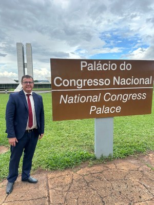 Vereador Luís da Papelaria retorna de Brasília com emendas e recursos 