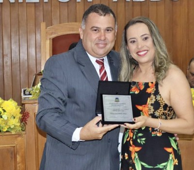Marquinhos da Saúde e homenageada Simone Otero