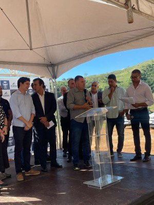 Vereadores participam de lançamento da pedra fundamental do Parque Industrial Arlindo Alves de Freitas