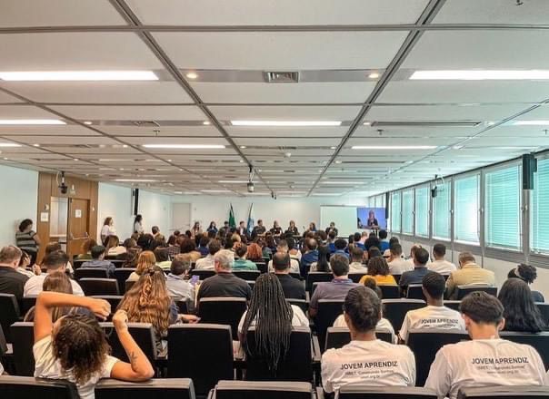 Vereador Luís da Papelaria representa Areal em fórum de aprendizagem do Estado 