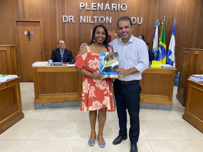 Miliana da Silva recebe a Honrosa Moção de Aplausos do Vereador Dedeu Silva