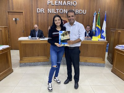 Vitoria Haubrick recebe a Honrosa Moção de Aplausos do Vereador Dedeu Silva
