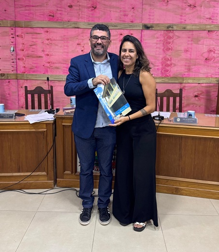 Priscila Vilela recebe moção em homenagem a idealização da FLICART do Vereador Samuel Sanseverino Priscila Vilela recebe moção em homenagem a idealização da FLICART do Vereador Samuel Sanseverino
