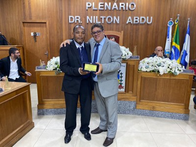 Vereador Itamar da Ambulância entrega a Condecoração Legislativa Manoel José Soares "Gente que faz" a Nilo Monteiro de Lima