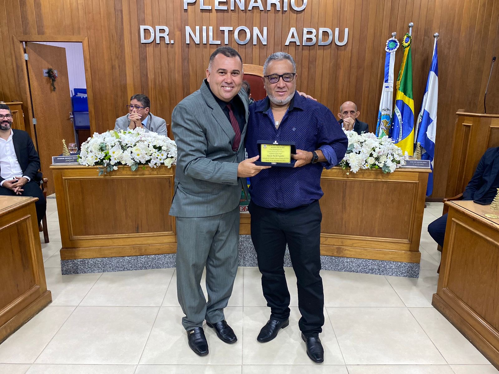 Marquinhos da Saúde entrega a Condecoração Legislativa Manoel José Soares "Gente que faz" a Marcelo Morelli Fagundes