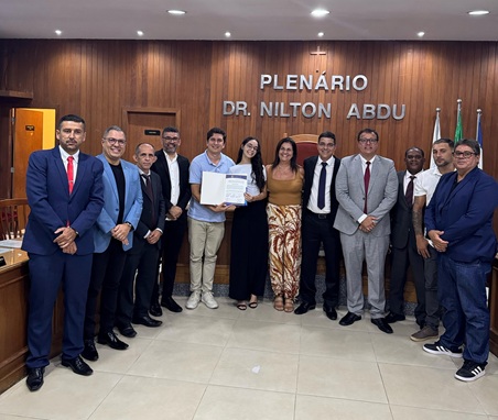 Jovem Isabelle Rosa Martins recebe moção de aplausos na Câmara de Areal