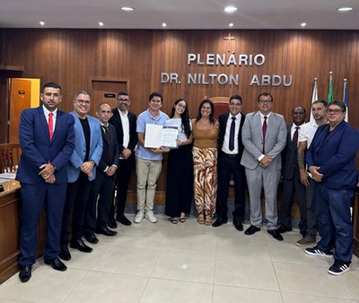 Jovem Isabelle Rosa Martins recebe moção de aplausos na Câmara de Areal