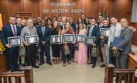 Câmara de Areal condecora cidadãos Arealenses.