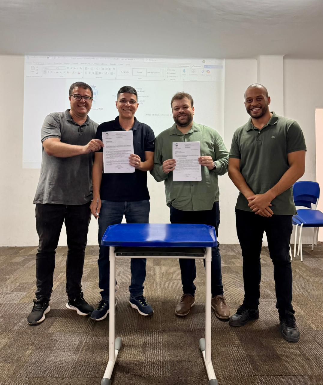 Câmara de Areal recebe Projeto de Lei que regulamenta repasse de recursos às famílias afetadas em 2011