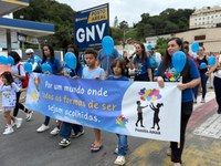 Caminhada pela conscientização do autismo leva mensagem de inclusão às ruas de Areal