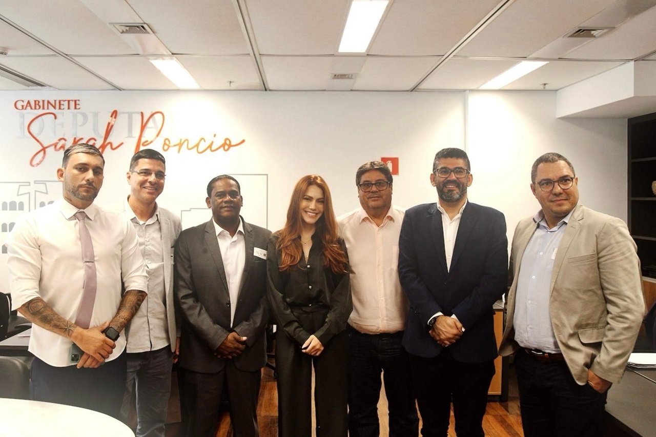 Comitiva da Câmara de Areal é recebida no gabinete da Deputada Estadual Sarah Poncio 