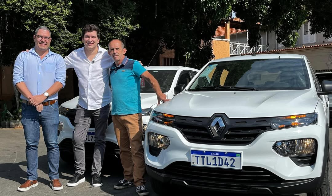 Dois novos veículos para a Saúde de Areal.