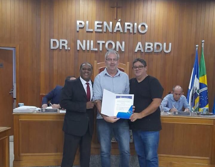 Escritor Valber Moraes é homenageado com moção de aplausos 