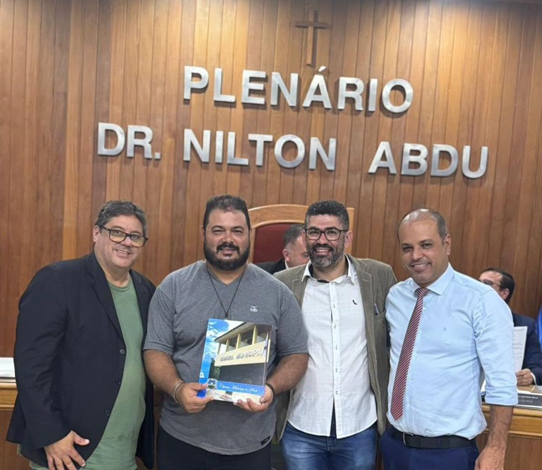 Ex-vereador Júlio Esteves é homenageado com moção de aplausos 