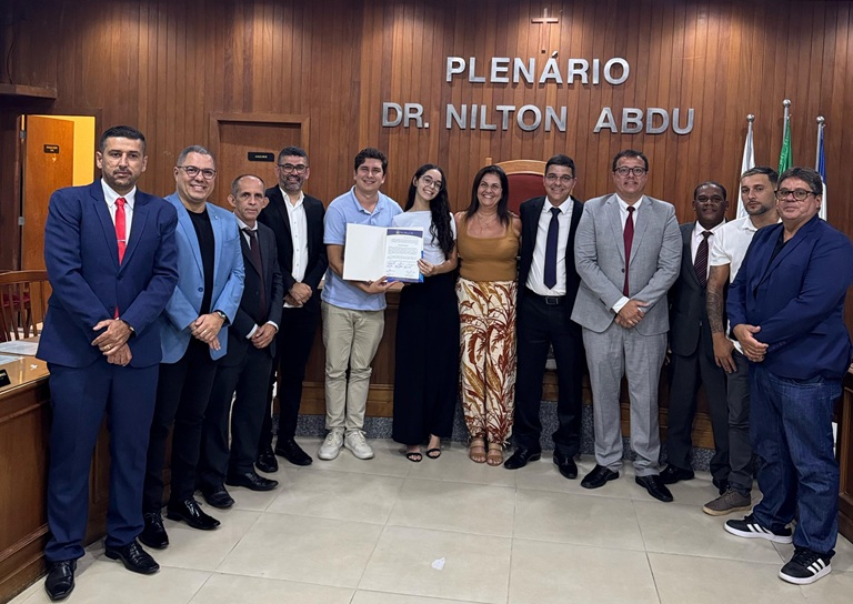 Jovem Isabelle Rosa Martins recebe moção de aplausos na Câmara de Areal 