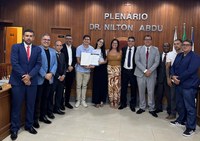 Jovem Isabelle Rosa Martins recebe moção de aplausos na Câmara de Areal 