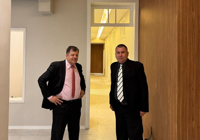 Márcio Lima e Marquinhos da Saúde acompanham obra de reforma da Câmara de Areal