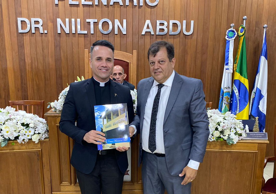 Padre Alex Silva é agraciado com Moção de Aplausos na Câmara de Areal 