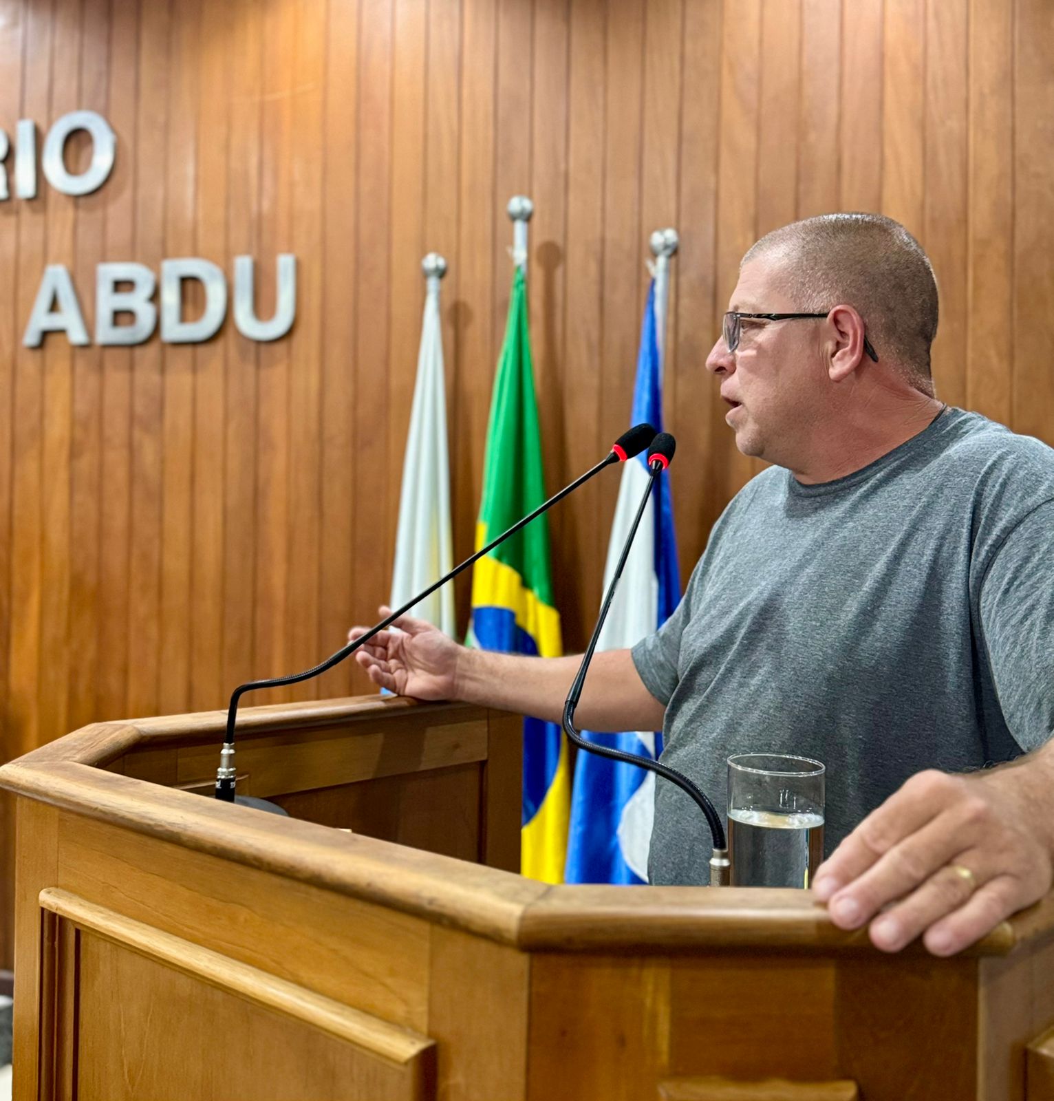 Secretário Rodrigo Lima apresenta esclarecimentos sobre os serviços hídricos na Câmara de Areal