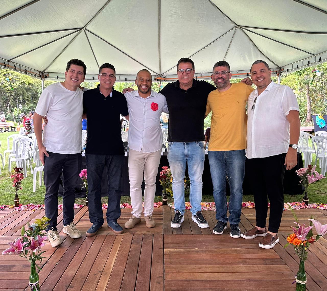 Valorização da melhor idade marca desfile de rei e rainha 